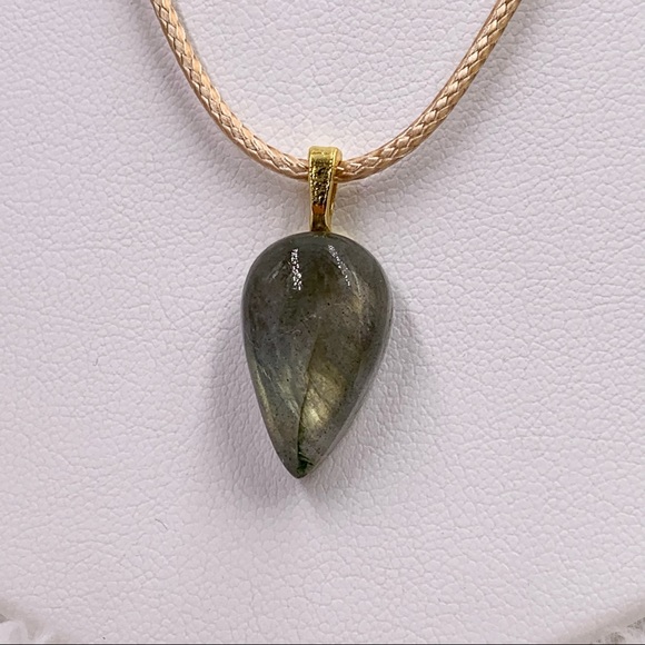 Natural Rainbow Labradorite Teardrop Pendant Necklace - Picture 4 of 7